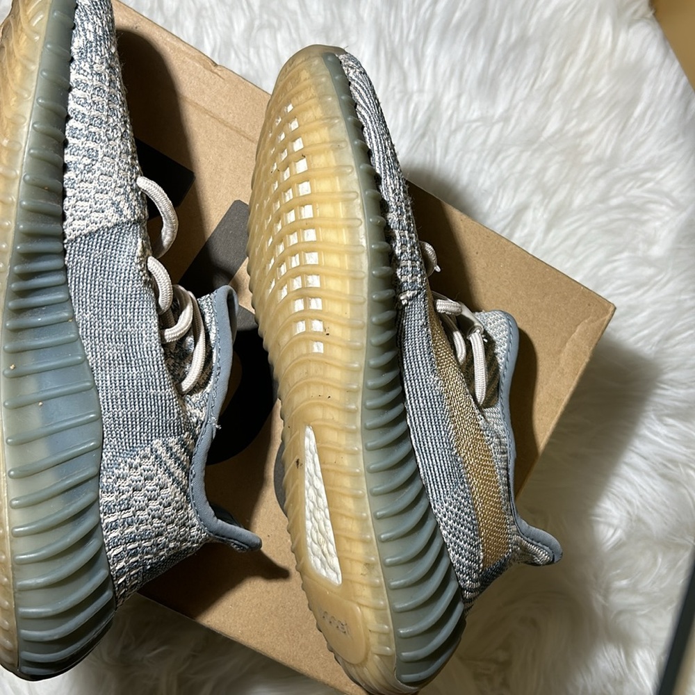 Yeezy 350 - image 4